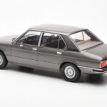 BMW 520i E28 Pilkas MCG 1:18 - image 5 of 6
