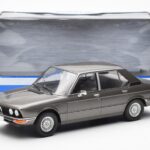 BMW 520i E28 Pilkas MCG 1:18 - image 6 of 6