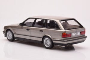BMW 530i E34 Touring Pilkas Metalinis MCG 1:18 MCG18330 Metalas - nuotrauka 5 iš 6