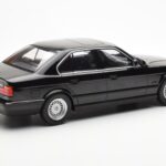 BMW 540i E34 Juodas Metallic MCG 1:18 - image 2 of 6