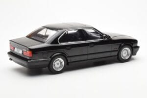 BMW 540i E34 Juodas Metallic MCG 1:18 MCG18157 Metalas - nuotrauka 2 iš 6