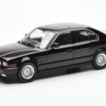BMW 540i E34 Juodas Metallic MCG 1:18