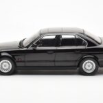 BMW 540i E34 Juodas Metallic MCG 1:18 - image 3 of 6
