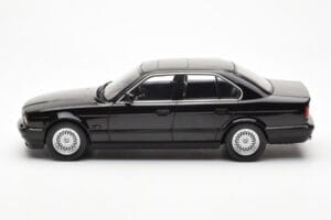 BMW 540i E34 Juodas Metallic MCG 1:18 MCG18157 Metalas - nuotrauka 3 iš 6