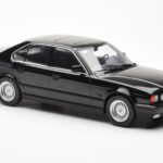 BMW 540i E34 Juodas Metallic MCG 1:18 - image 4 of 6