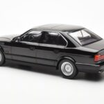 BMW 540i E34 Juodas Metallic MCG 1:18 - image 5 of 6