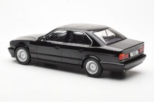 BMW 540i E34 Juodas Metallic MCG 1:18 MCG18157 Metalas - nuotrauka 5 iš 6