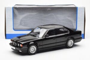 BMW 540i E34 Juodas Metallic MCG 1:18 MCG18157 Metalas - nuotrauka 6 iš 6