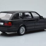 BMW 540i E34 Touring Juodas Metalinis MCG 1:18 - image 2 of 6