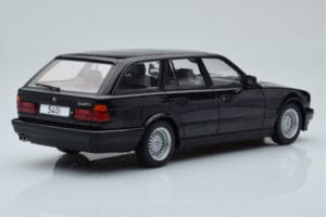 BMW 540i E34 Touring Juodas Metalinis MCG 1:18 MCG18329 Metalas - nuotrauka 2 iš 6