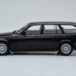 BMW 540i E34 Touring Juodas Metalinis MCG 1:18 - image 3 of 6