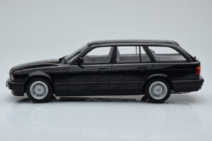 BMW 540i E34 Touring Juodas Metalinis MCG 1:18 MCG18329 Metalas - nuotrauka 3 iš 6