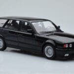 BMW 540i E34 Touring Juodas Metalinis MCG 1:18 - image 4 of 6