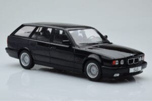 BMW 540i E34 Touring Juodas Metalinis MCG 1:18 MCG18329 Metalas - nuotrauka 4 iš 6