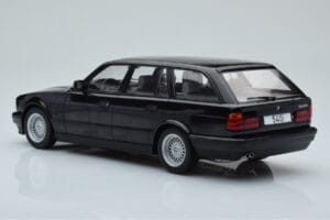 BMW 540i E34 Touring Juodas Metalinis MCG 1:18 MCG18329 Metalas - nuotrauka 5 iš 6