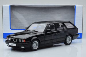 BMW 540i E34 Touring Juodas Metalinis MCG 1:18 MCG18329 Metalas - nuotrauka 6 iš 6