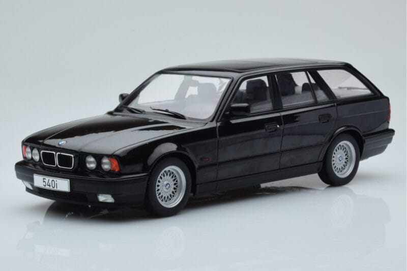 BMW 540i E34 Touring Juodas Metalinis MCG 1:18