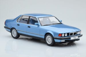 BMW 7 Series E32 730i Mėlynas MCG 1:18 MCG18160 Metalas - nuotrauka 3 iš 5