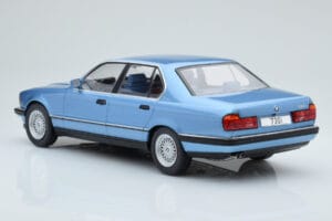 BMW 7 Series E32 730i Mėlynas MCG 1:18 MCG18160 Metalas - nuotrauka 4 iš 5