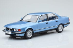 BMW 7 Series E32 730i Mėlynas MCG 1:18 MCG18160 Metalas