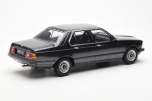 BMW 733i E23 Juodas Metallic KK-Scale 1:18 KKDC180101 Metalas - nuotrauka 2 iš 6