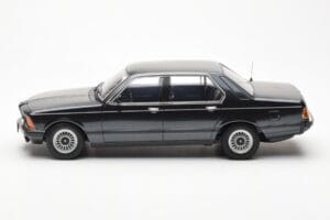 BMW 733i E23 Juodas Metallic KK-Scale 1:18 KKDC180101 Metalas - nuotrauka 3 iš 6