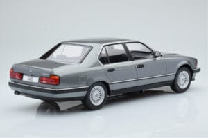 BMW 7 Series E32 740i Sidabrinis MCG 1:18 MCG18161 Metalas - nuotrauka 2 iš 5