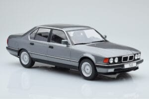 BMW 7 Series E32 740i Sidabrinis MCG 1:18 MCG18161 Metalas - nuotrauka 3 iš 5