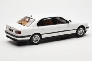BMW 750iL E38 Asia Exclusive Baltas Otto 1:18 OT836 Derva - nuotrauka 2 iš 6