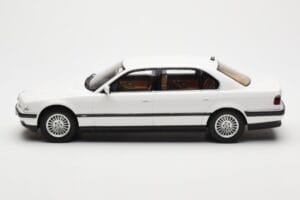 BMW 750iL E38 Asia Exclusive Baltas Otto 1:18 OT836 Derva - nuotrauka 3 iš 6