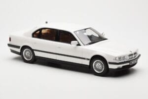 BMW 750iL E38 Asia Exclusive Baltas Otto 1:18 OT836 Derva - nuotrauka 4 iš 6