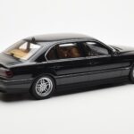 BMW 750iL E38 Juodas Otto 1:18 - image 2 of 6