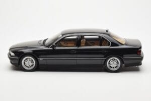 BMW 750iL E38 Juodas Otto 1:18 OT609 Derva - nuotrauka 3 iš 6