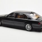 BMW 750iL E38 Juodas Otto 1:18 - image 5 of 6