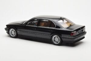 BMW 750iL E38 Juodas Otto 1:18 OT609 Derva - nuotrauka 5 iš 6