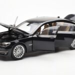 BMW 750Li F02 Facelift Carbon Juodas Kyosho 1:18 - image 2 of 8