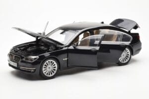 BMW 750Li F02 Facelift Carbon Juodas Kyosho 1:18 08784BK Metalas - nuotrauka 2 iš 8