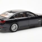 BMW 750Li F02 Facelift Carbon Juodas Kyosho 1:18 - image 3 of 8