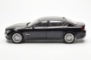BMW 750Li F02 Facelift Carbon Juodas Kyosho 1:18 08784BK Metalas - nuotrauka 4 iš 8