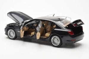 BMW 750Li F02 Facelift Carbon Juodas Kyosho 1:18 08784BK Metalas - nuotrauka 5 iš 8