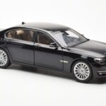 BMW 750Li F02 Facelift Carbon Juodas Kyosho 1:18 - image 6 of 8