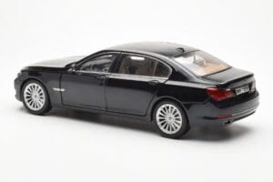 BMW 750Li F02 Facelift Carbon Juodas Kyosho 1:18 08784BK Metalas - nuotrauka 7 iš 8