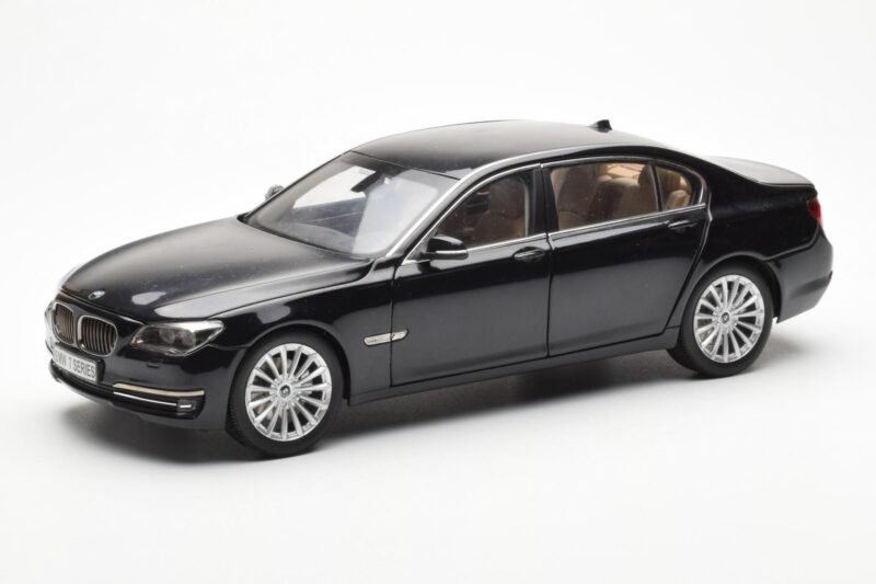 BMW 750Li F02 Facelift Carbon Juodas Kyosho 1:18