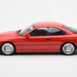 BMW 850 CSi E31 Raudonas Otto 1:18 - image 3 of 6