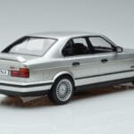 BMW Alpina B10 4.6 E34 Sidabrinis MCG 1:18 MCG18231 Metalas - image 2 of 5