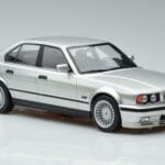 BMW Alpina B10 4.6 E34 Sidabrinis MCG 1:18 MCG18231 Metalas - image 4 of 5