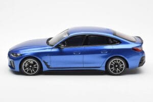 BMW i4 M50 G26 Mėlynas Otto 1:18 OT453 Derva - nuotrauka 3 iš 6