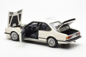 BMW M635 CSi E24 Baltas Dealer Edition AUTOart 1:18 80430145829 Metalas - nuotrauka 5 iš 8
