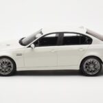 BMW M3 E90 Sedanas Baltas GT Spirit 1:18 - image 3 of 6