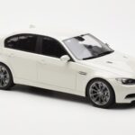 BMW M3 E90 Sedanas Baltas GT Spirit 1:18 - image 4 of 6